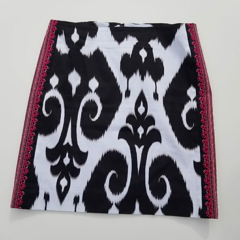 White House Black Market embroidered skirt 10